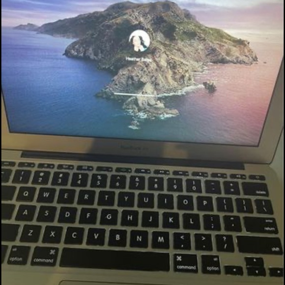 11 inch MACBOOK AIR